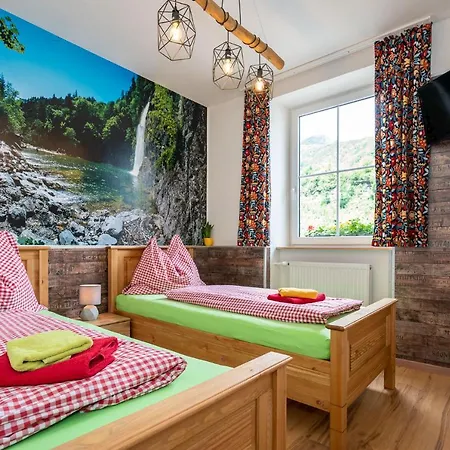 Freelife Hostel *