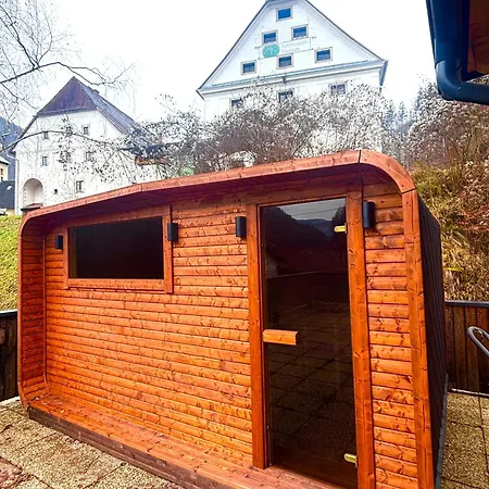 بيت شباب Freelife *